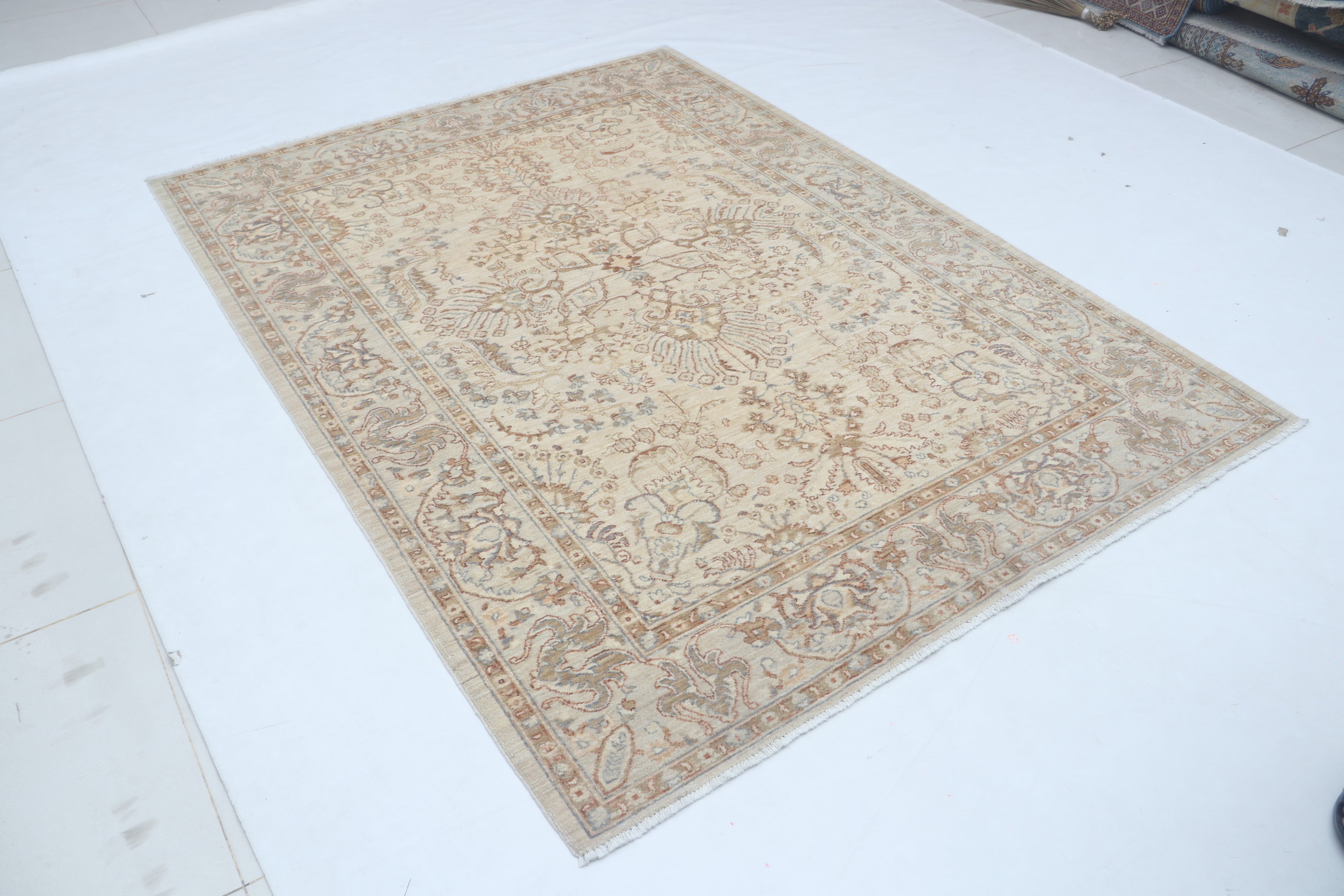 5x7 Beige Chobi Area Rug | Handmade Wool & Cotton Floral Rug | Luxury Chobi Rug